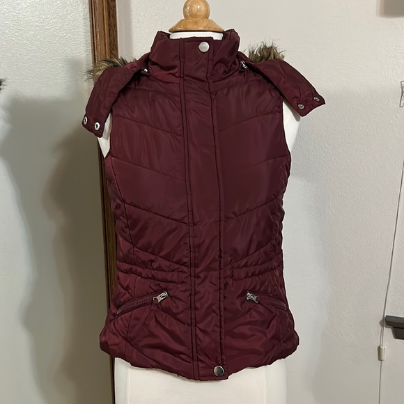 American Rag Puffer Vest - Picture 2 of 6